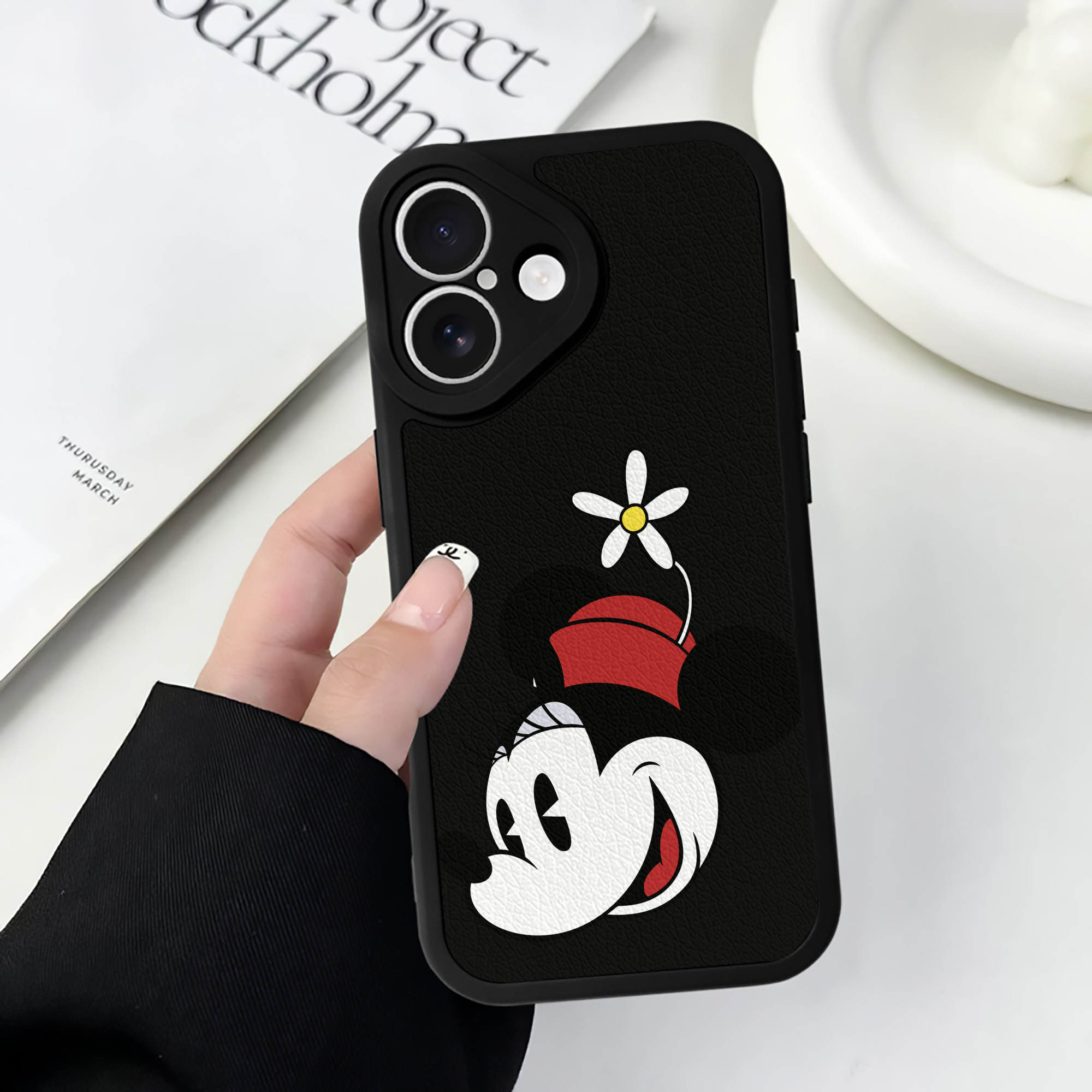 （画像用） ミッキーマウス Mickey Mouse 【iPhone 16シリーズ対応】シリコンスマホケース（レザー調） 材質：シリコン